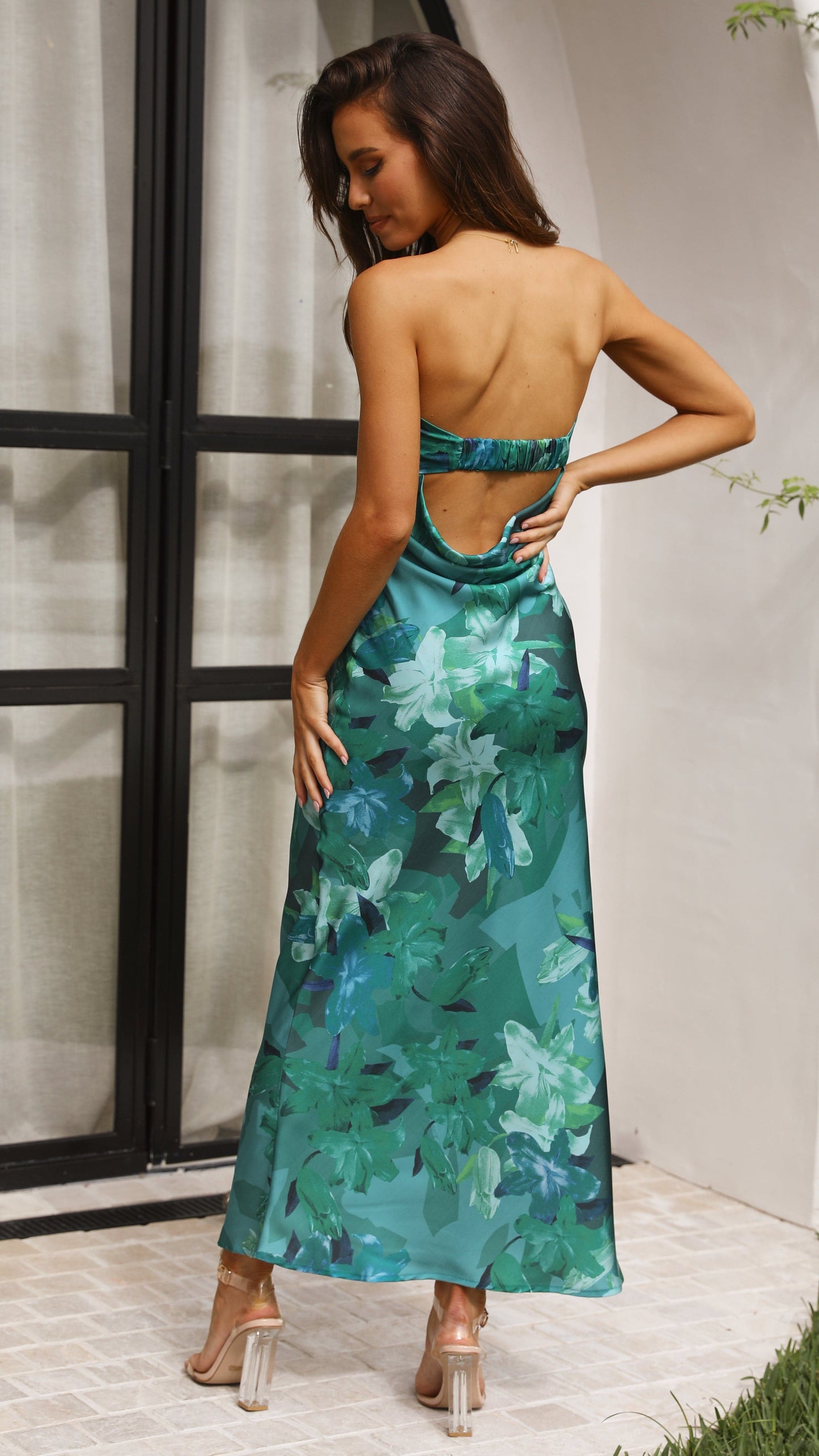 Thesa | Robe en satin sans manches