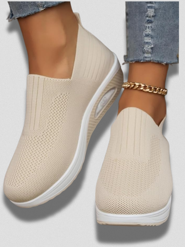 ADRIENNE Hiking Shoes