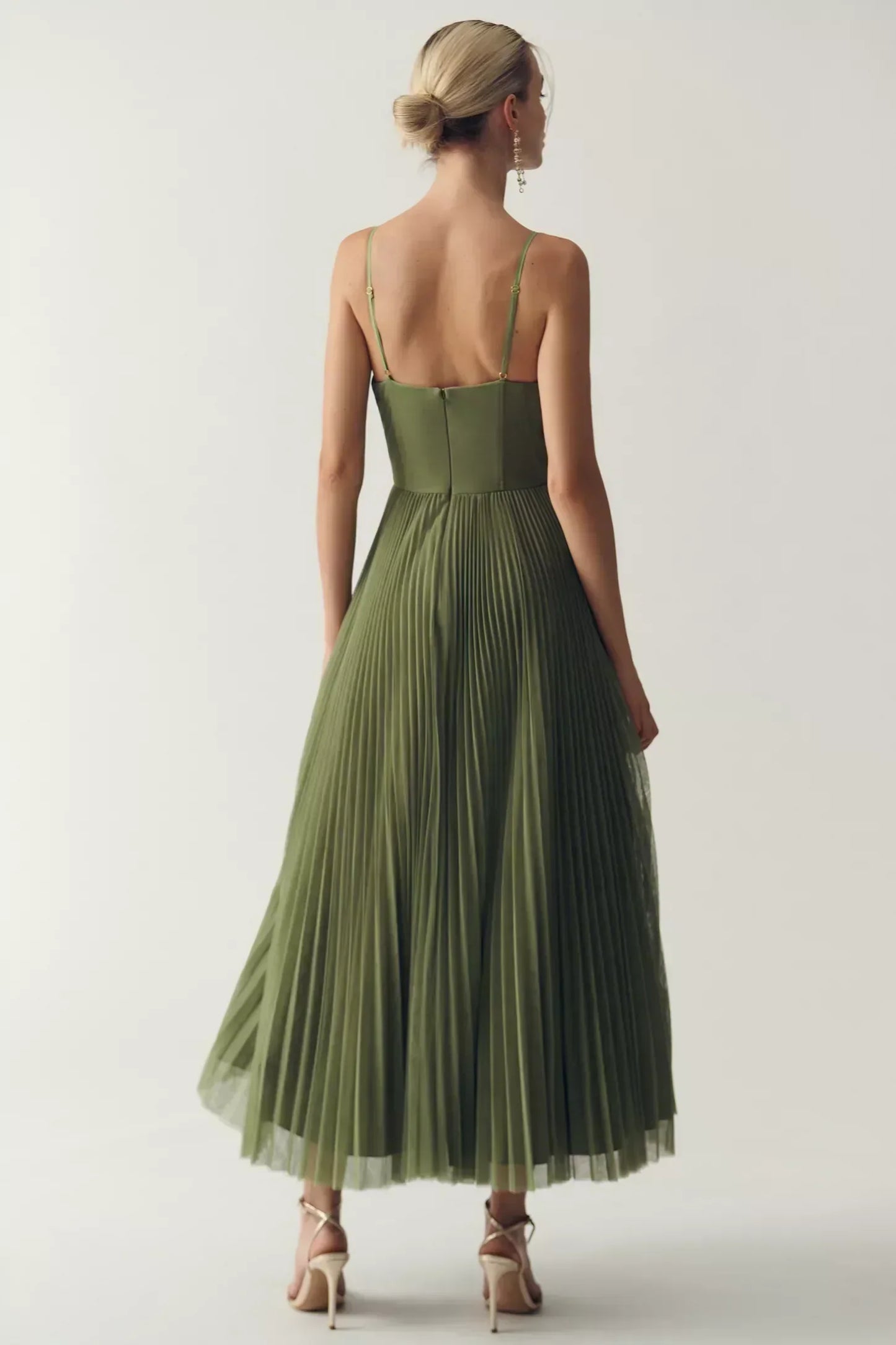 Robe Olivia – Élégance moderne avec dos nu