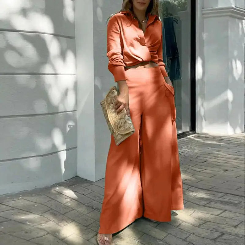 Ensemble d'été avec chemise nouée et pantalon palazzo taille haute