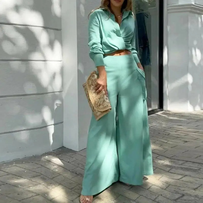 Ensemble d'été avec chemise nouée et pantalon palazzo taille haute